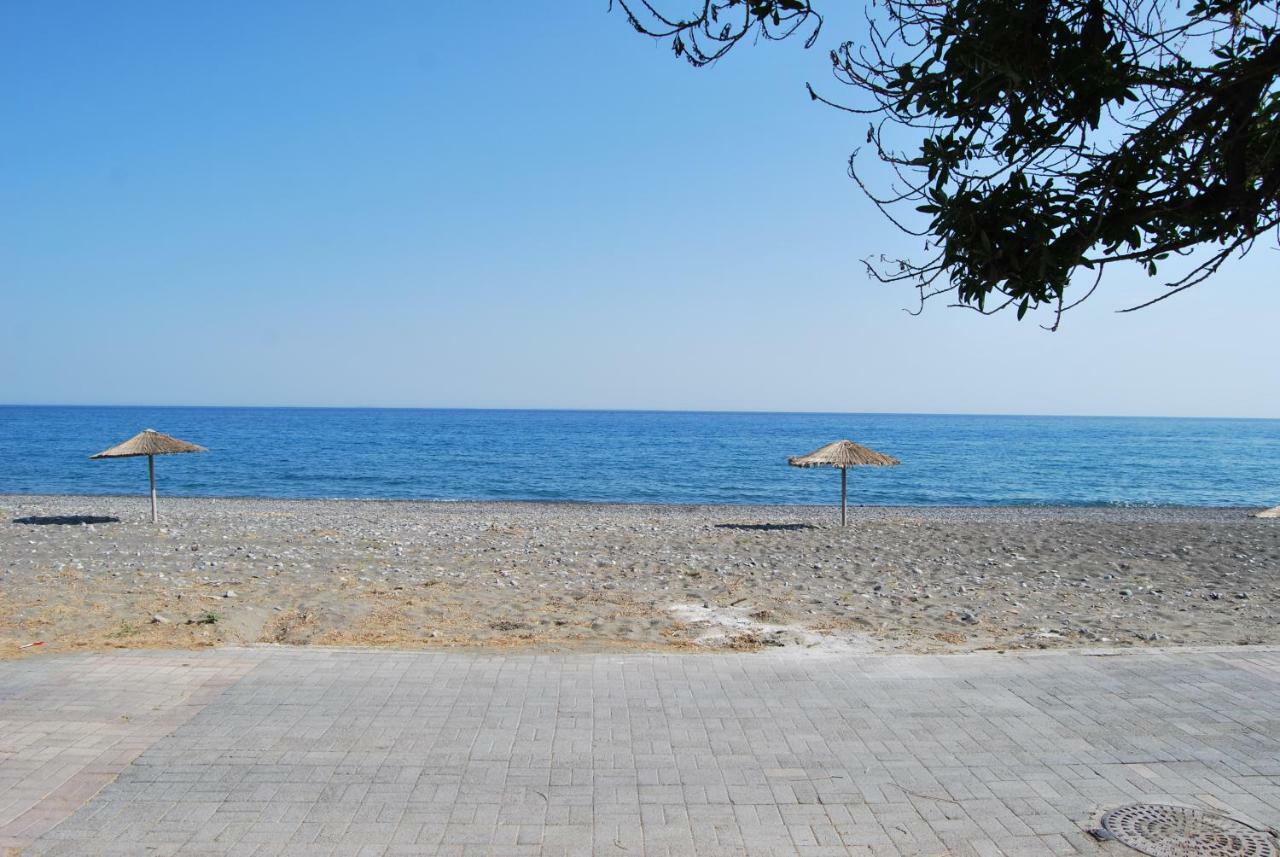 Hatzidakis Beach Retreat 이라피트라 외부 사진